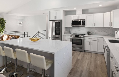 Bothell House | 5BD/3BA Retreat w Hot Tub, Sauna & Patio - 20 min to Seattle