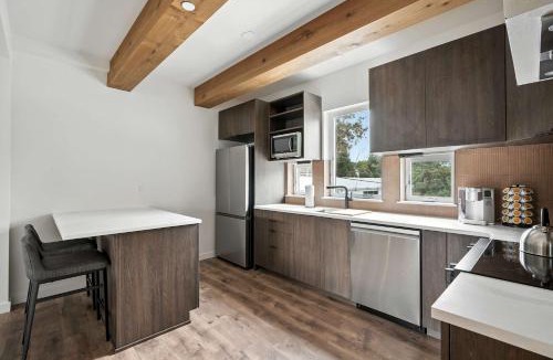 Kerns House | 5BR at The Adelynn - Luxury Build - Walk to All
