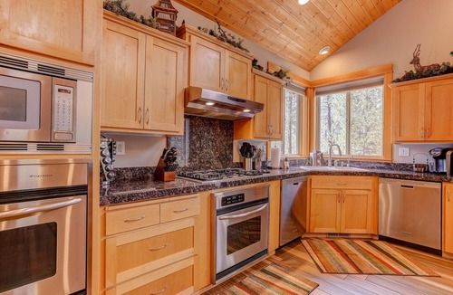 Overlook Park House | 5BR+Bunk,5.5BA,4 King,Near SHARC Pool,Hot tub,WiFi,A/C,Bikes,EV Chrg