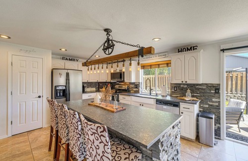 Moxee House | 5BR Home Near Breweries Wineries Weddings and More