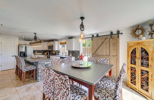 Moxee House | 5BR Home Near Breweries Wineries Weddings and More