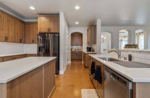 Meridian House | 5BR Meridian Home – Hot Tub & Family Play Space