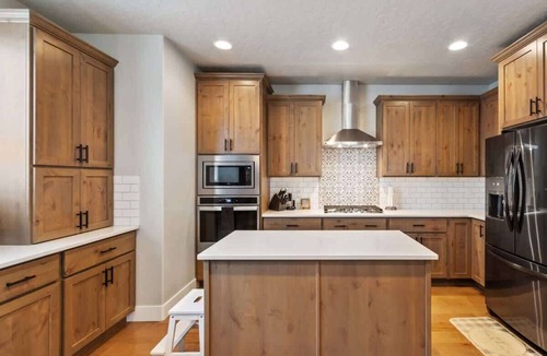Meridian House | 5BR Meridian Home – Hot Tub & Family Play Space