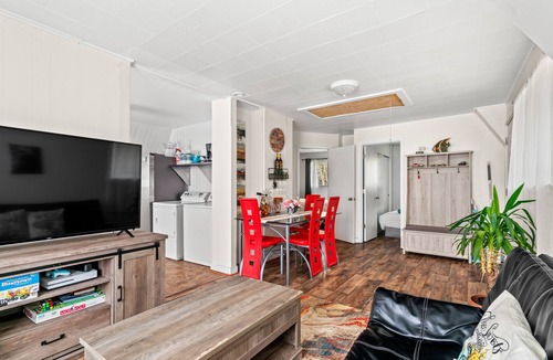 Tukwila House | 5BR Seattle Barn house, 15 Min to Stadiums