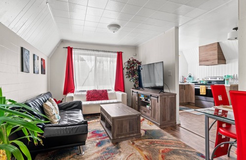 Tukwila House | 5BR Seattle Barn house, 15 Min to Stadiums