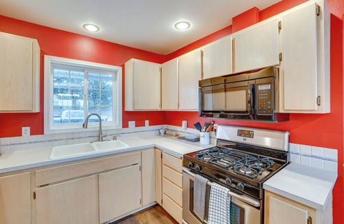 Clarkston Heights-Vineland House | 6 Mi to Dtwn Lewiston: Quiet Home w/Views