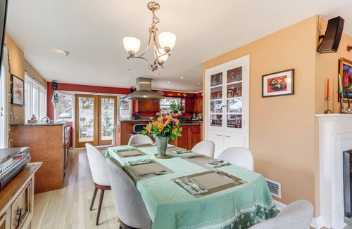 Loyal Heights Cottage | 6 Mi to Dtwn Seattle: Walkable Home w/Hot Tub