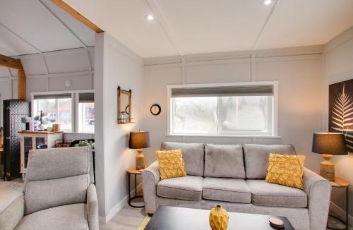 Athol House | 6 Mi to Lake Pend Oreille! Cozy Cabins w/Views