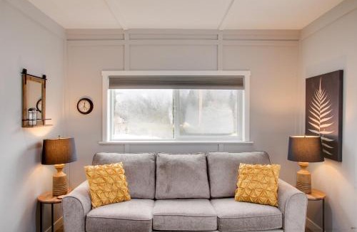 Athol House | 6 Mi to Lake Pend Oreille! Cozy Cabins w/Views