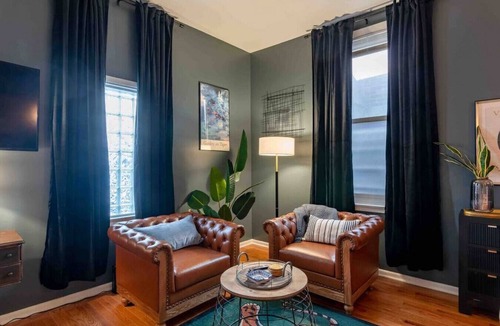 Ann Arbor Apartment | 609 E William #5 · Swanky Studio - Heart of Campus | KING BED!