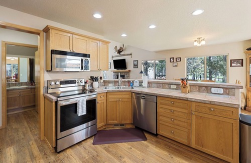 Three Rivers House | 663 Wagon Trail - Private Hot Tub, Community Pool & Tennis, A/C