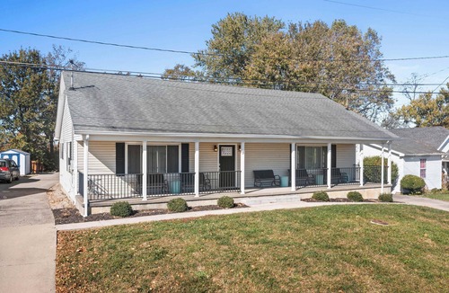 Williamstown House | 6BR Near Ark! Ample Parking, 3 Baths, Sleeps 16!