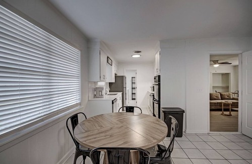 Tougaloo House | 6BR Workforce/Group Stay Near I-55 & I-220