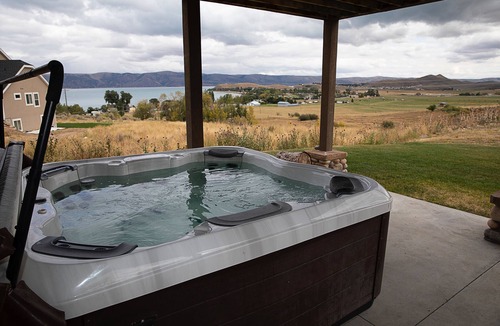 Cherimoya Hill House | 7 Bedrooms Lake/Mountain views, Hot Tub, Theater room. Great for all seasons