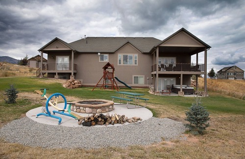 Cherimoya Hill House | 7 Bedrooms Lake/Mountain views, Hot Tub, Theater room. Great for all seasons