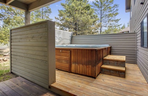 Sunriver House | 7 Hoodoo-Sunriver, Oregon: Hot Tub, BBQ, WiFi, SHARC Aquatics, Tubing Hill, Mt. Bachelor, Golf, Deschutes River, Tennis, Bike Paths