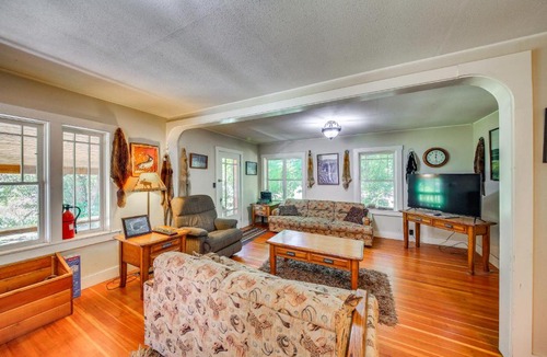 Chewelah House | 700-Acre Property w/33-Acre Lake & Dual Cabins!