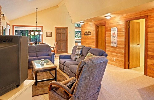 Enumclaw Villa | 74 m² Villa ∙ 2 bedrooms ∙ 8 guests