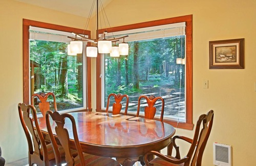 Enumclaw Villa | 74 m² Villa ∙ 2 bedrooms ∙ 8 guests
