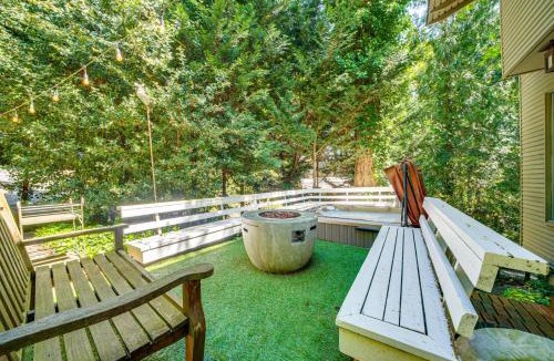 Mercer Island Apartment | 8 Mi to Dtwn Seattle: Pet-Friendly Apt w/Hot Tub