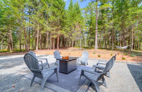 Athol Apartment | 8 Mi to Farragut State Park: Wooded Cabin Escape!