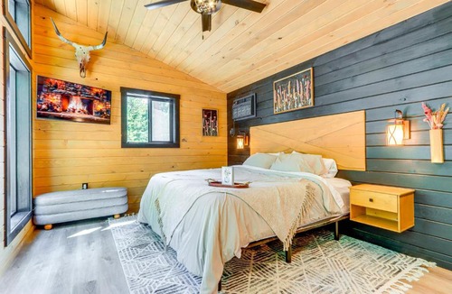 Athol Apartment | 8 Mi to Farragut State Park: Wooded Cabin Escape!