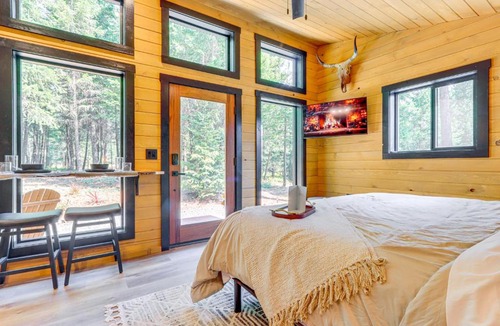 Athol Apartment | 8 Mi to Farragut State Park: Wooded Cabin Escape!