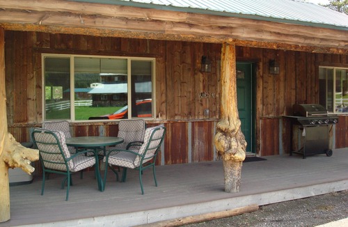 Lazy Acres Cabin | 8 miles from Yellowstone! Large Covered Porch, Gas BBQ, Smart TV, Next To Creek
