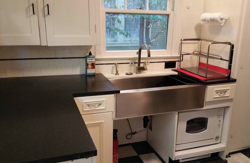 Altamont House | 80+ Day❤️Smart Craftsman ❤️of Downtown | King Queen | BBQs, Patio Set + Fenced Y
