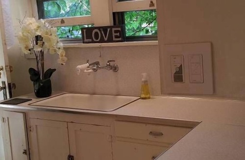 Downtown Klamath Falls House | 80+day stay⭐Smarthome King 4KTV W/D❤️of Downtown