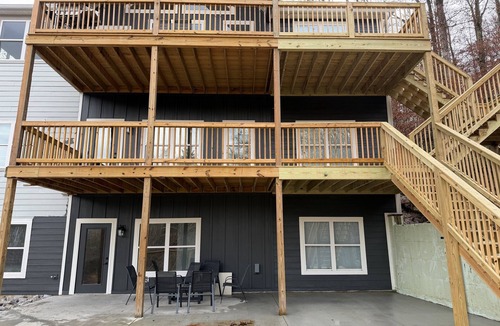 Flat Hollow Marina House | 8BR Lakefront Lux Retreat: Private Dock, Sleeps 28