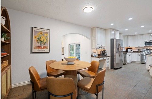 Vancouver House | 9 Bedroom, Hot Tub, Sauna, Patios, Golf, Game Room, Professionally Designed Home
