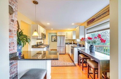 Milton House | 9 Mi to Tacoma: Home w/Deck in Milton!