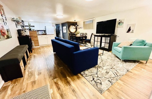 Three Tree Point Apartment | 900 Sqft Modern One Bedroom Close to Ocean/Airport with W/D and Private garage