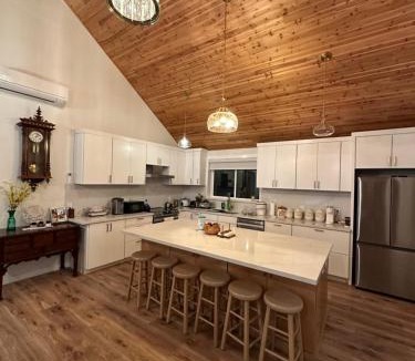 Oak Harbor Villa | A beautiful 2bed and 2bath villa near beach
