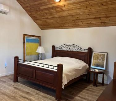 Oak Harbor Villa | A beautiful 2bed and 2bath villa near beach