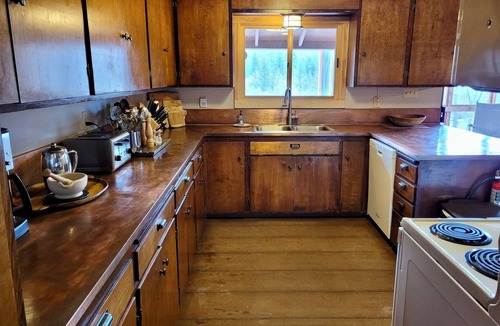 Winthrop House | A Bend in the River Lodge-2 Bedroom option, Dog Friendly, Close to Winthrop!