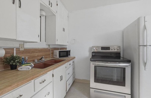 Mountain Home Apartment | A/C W/D Full Kitchen Parking Smart TV