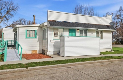 Mountain Home Apartment | A/C W/D Full Kitchen Parking Smart TV