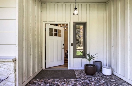 East Missoula House | A charming riverfront 3-bedroom house bordering the Clark Fork River.