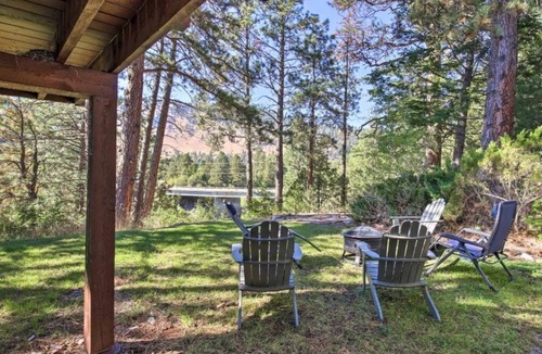 East Missoula House | A charming riverfront 3-bedroom house bordering the Clark Fork River.