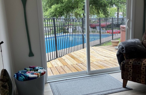 Paw Paw Lake House | A cheerful, bright lake getaway