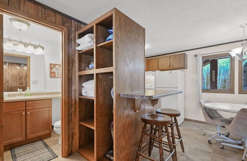Bessemer Condo | A Comfortable Trailside Condo Along the Flintlock Trail with A Shared Outdoor