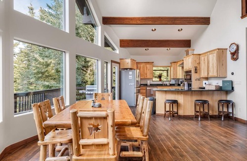 Cle Elum Cabin | A-Frame for 16 with Hot Tub & Sauna