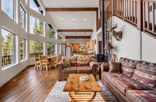 Cle Elum Cabin | A-Frame for 16 with Hot Tub & Sauna