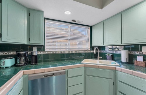Williams Ski Chalet | A gem Right on Historic RTE 66 with outdoor space. Walk to the action!