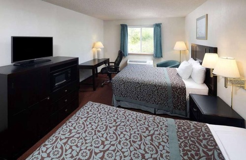 Sequim Hotel | A Kids Dream! Flat Screen TV, Cable & Kids Networks, Wi-Fi, Kid Friendly Buffet