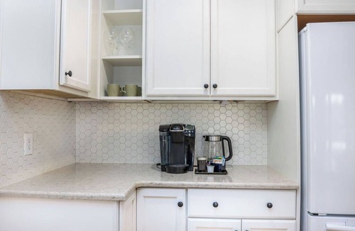 Bonney Lake Apartment | A lakefront retreat with hot tub