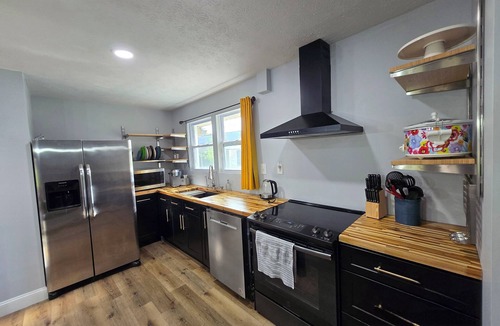 Oak Ridge House | A+ location: UT, Melton Hill Parks, ORNL, shops