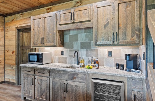 Cherry Log Ski Chalet | A Luxury Modern Cabin with Unforgettable Mountain Views and 5 Star Amenities